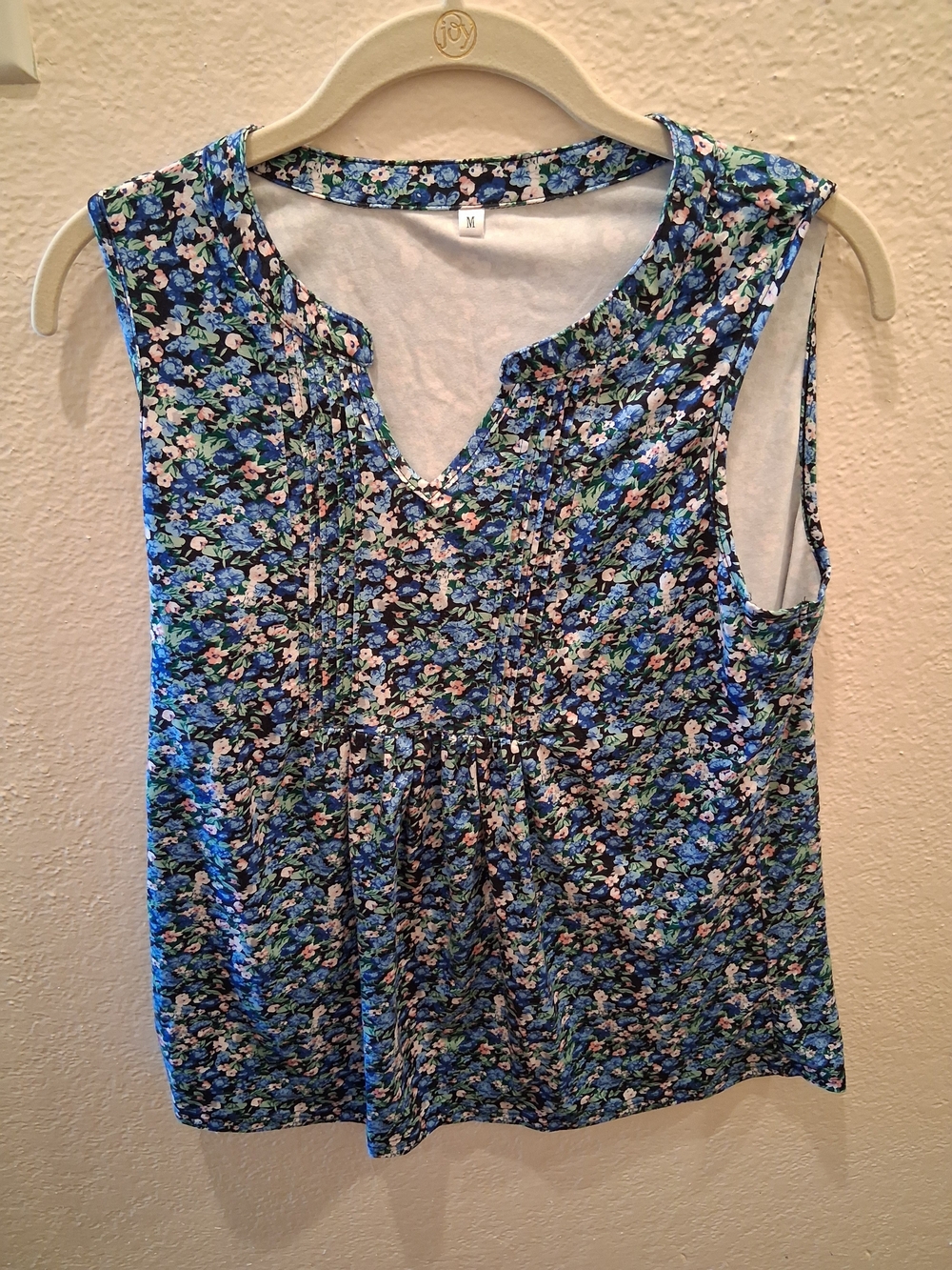 Sleeveless Floral V-Neck Top in Blue